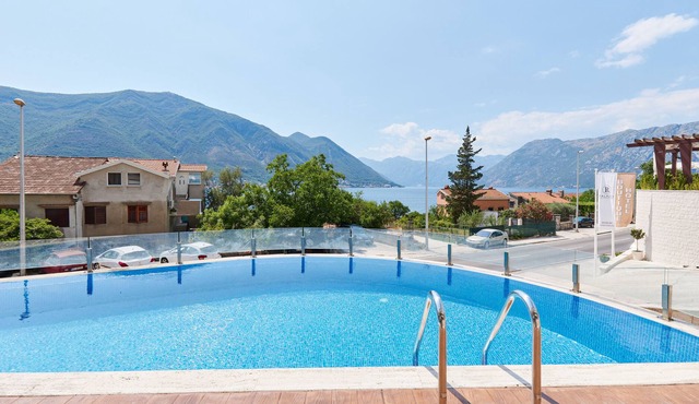 Apartment with view and pool