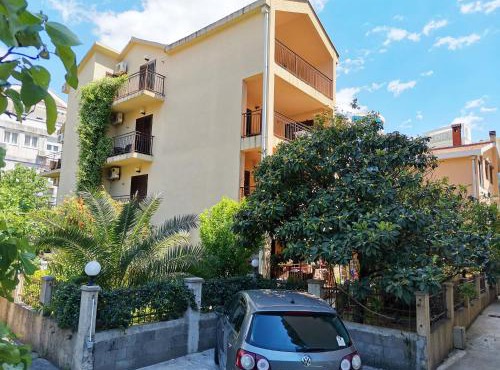 Apartments and rooms Marija