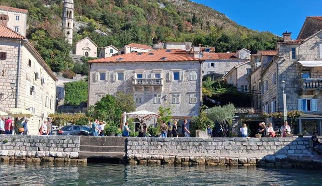 Apartments David in Perast