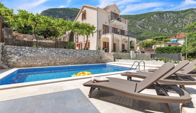 Apartments Mezini 11