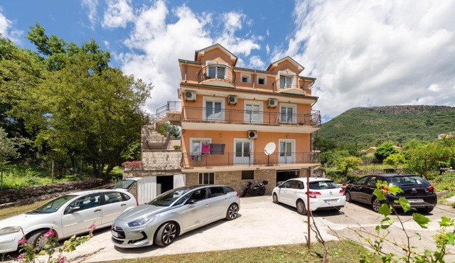 Apartments Pelle
