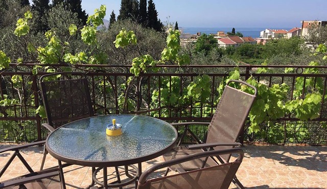 Apartments with a big terrace & swimming pool - 5 min to the beach