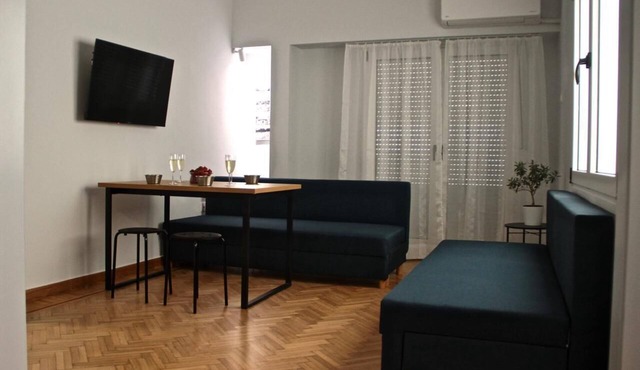 Apollo & Nike 1952-2025 Stylish 2-Bedroom apartment next to Syndagma Square in Athina