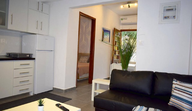 Apt - Sleeps 4 - Pets Ok - Parking - Balcony