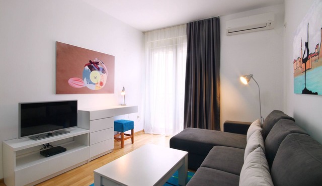 Aquamarine - two bedrooms app - Near the Old Town