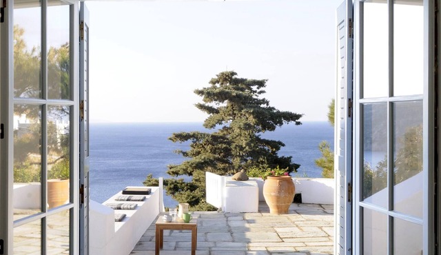 Architect designed Villa overlooking the Aegean