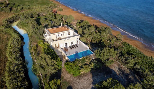 Argilea Villa Beachfront Villa with Private Pool in Kefalonia, Argilea Villa in Lixouri