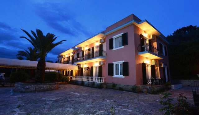 Argo Hotel in Perama