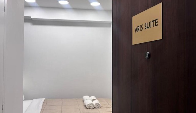 Aris Monastiraki Suite by Zeussuites