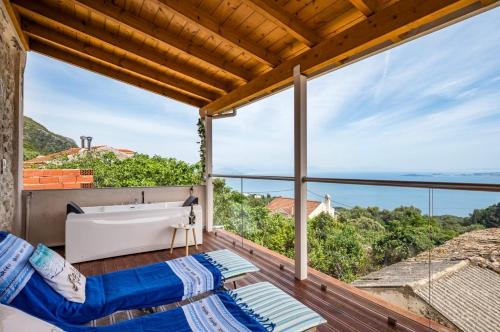 Art House with Seaview & Jacuzzi by Konnect