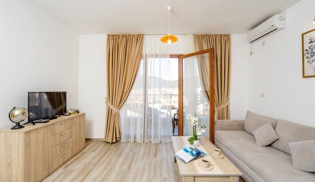 Arvala Apartments - Apartment with Balcony