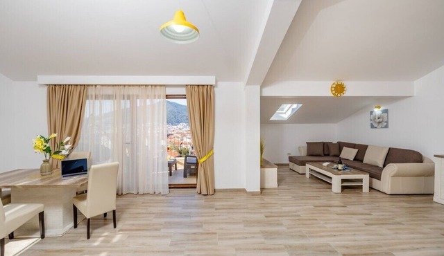 Arvala Apartments - Deluxe apartment with sea view