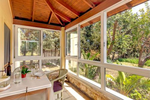 Astrelis Emerald Villa - Cozy House Walking Distance to the Beach in Kalyves