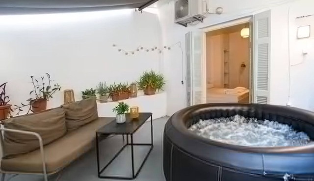 Athens Central Jacuzzi Retreat