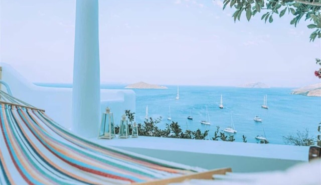 AURORA RETREAT LEROS