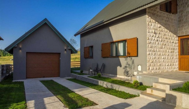 Authentic Mountainside Villa Lusso