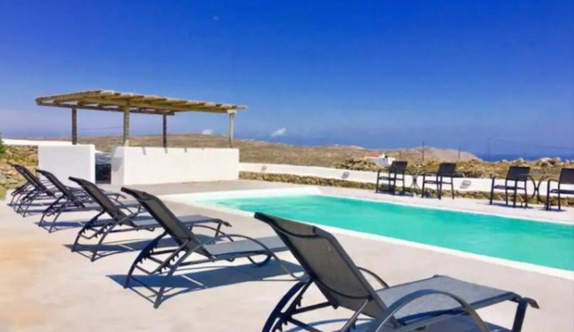 Avalon cosy apartments, Kiku studio with swimming pool and mountain view