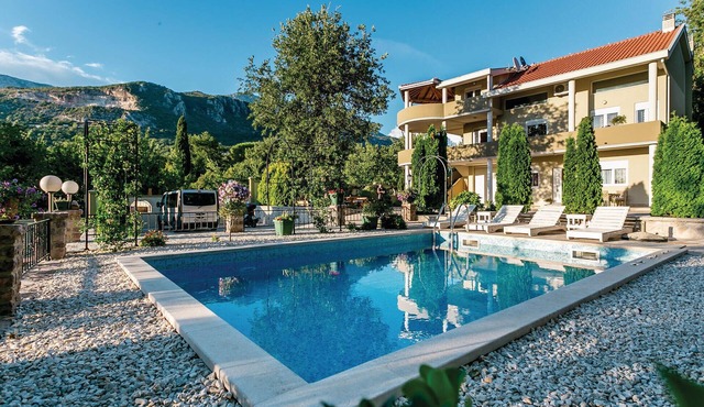 Awesome apartment in Herceg Novi