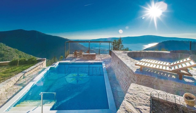 Awesome home in Tivat