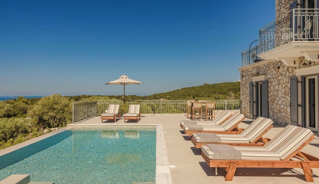 Azamara - Three Bedroom Villa, Sleeps 6