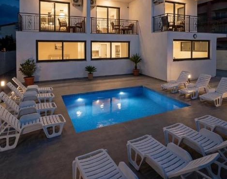 Azur Apartments Bar