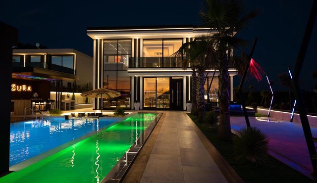 Azura Villa with Pool Sauna Jacuzzi