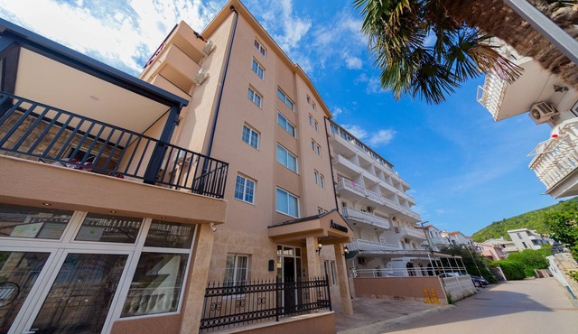 Azzuro Apartments