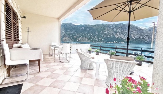 Bay Terrace Apartment