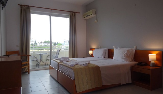 Bayside Hotel Katsaras