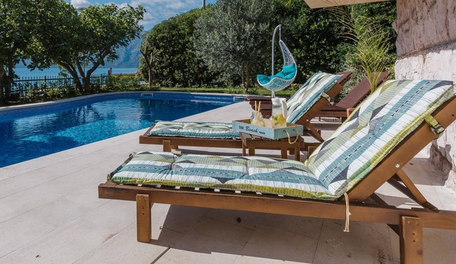 Beach front Holiday Home Villa Radanovic with Pool and Kotor Bay Sea View in Kotor