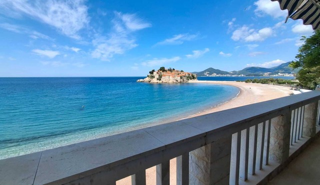 Beachfront Four bedroom Apartment