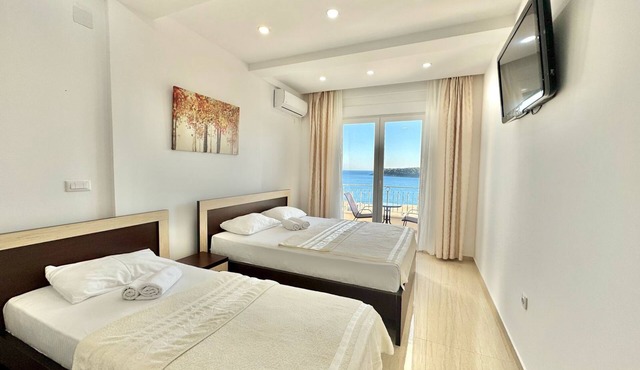 Beachfront Hotel Palma Jaz in Prijevor