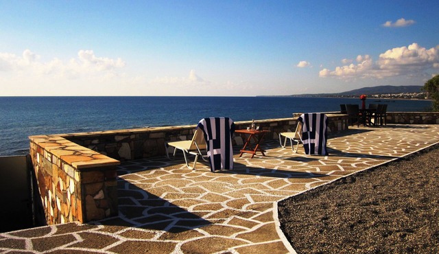 Beachfront Luxury Apartment With Private Access To The Beach.