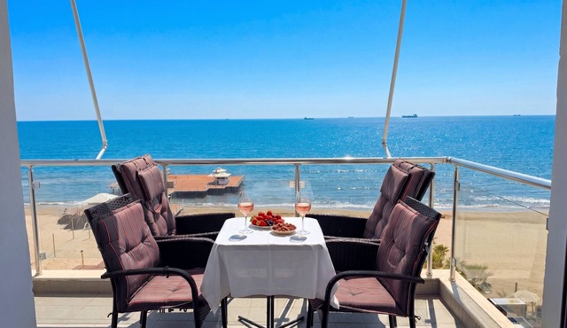 Beachfront- Sea View Holiday Home 105