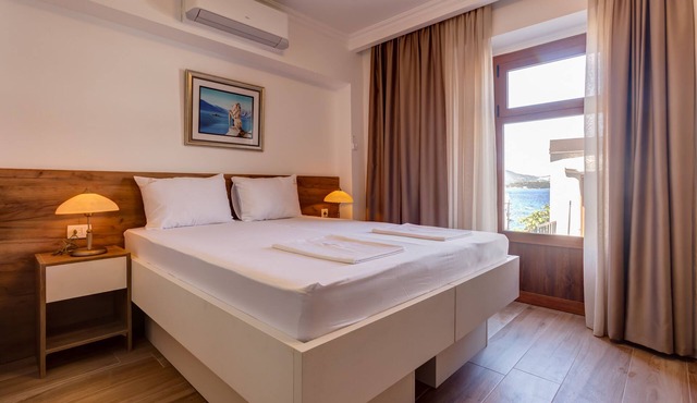Beachfront Studio with Kitchen & Private Bathroom