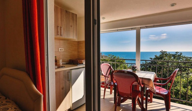 Beachfront Sunset Apartments Sutomore