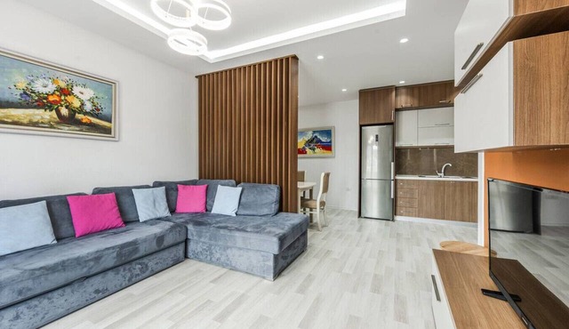 Beachside Modern Apartment by PikHost