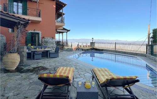 Beautiful Home With Pool in Lamia