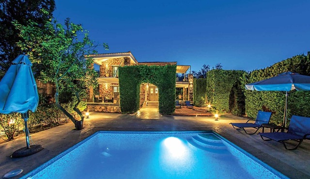 Beautiful stone villa, close to tavernas