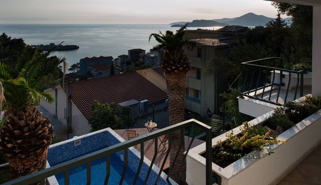 Beautiful VILLA MIA with private pool and sea view