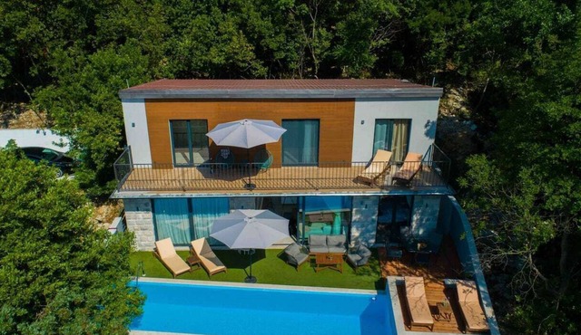 Beautiful villa on the bay with mountain views