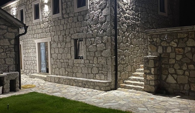 Beautiful villa with pool in a quiet location-20 min from the coast!