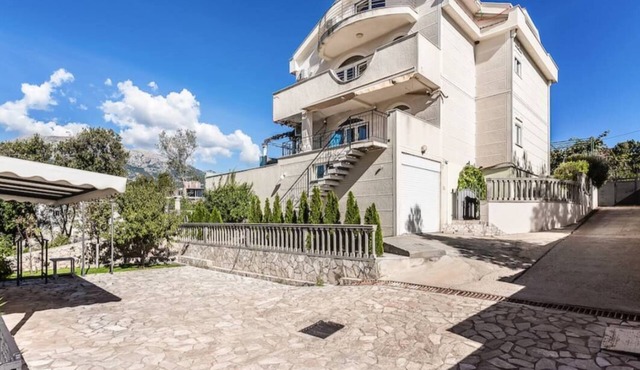 Beautiful villa with private beach!