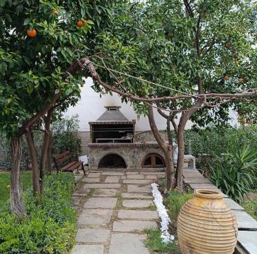 Betty's Garden House in Volos