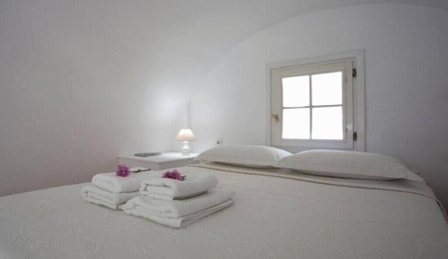 BH849 - C - Suite Santorini