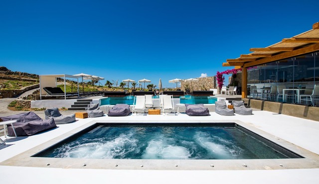 Bianco a Nero Mykonos