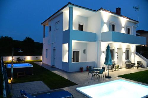 BIG BLUE HOTEL in Almyros