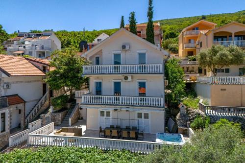 Big house with beautiful view and private jacuzzi Tivat in Tivat