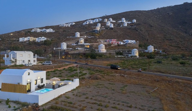 Black and white villa santorini with plunged pool heated