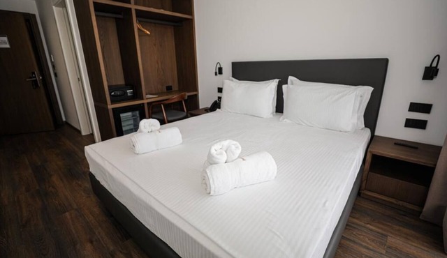 Black Diamond Hotel Dhermi in Himarë